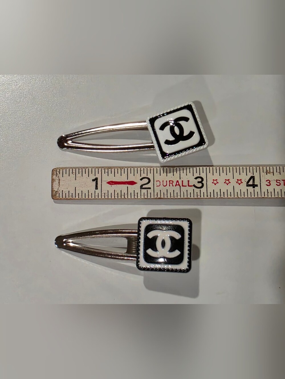 Black and White CC Logo Snap Hair Clips Set Of 2 - Picture 3 of 3